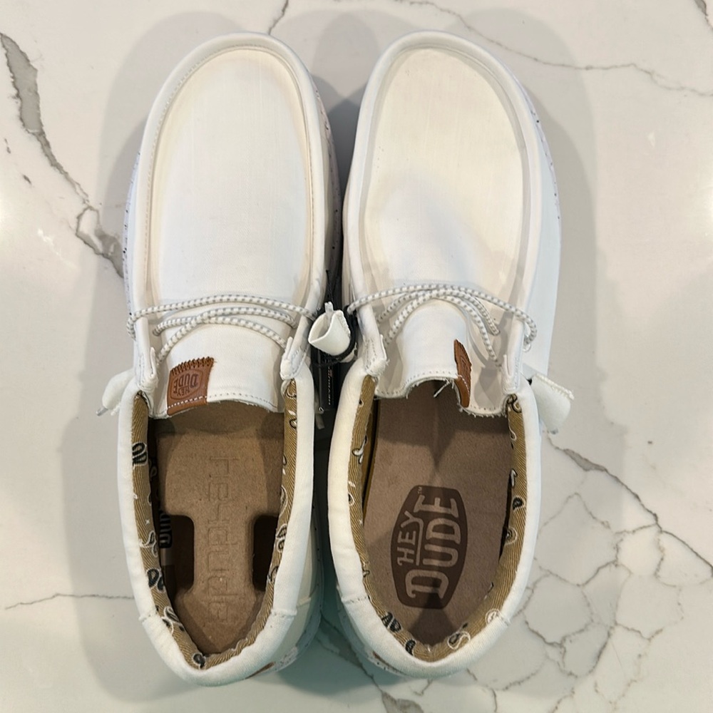 New Men’s Hey Dude Wally Washed Canvas Shoes, Size 13, White.  New with box